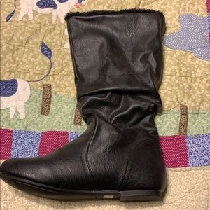 NWOT Black fur insulated boots